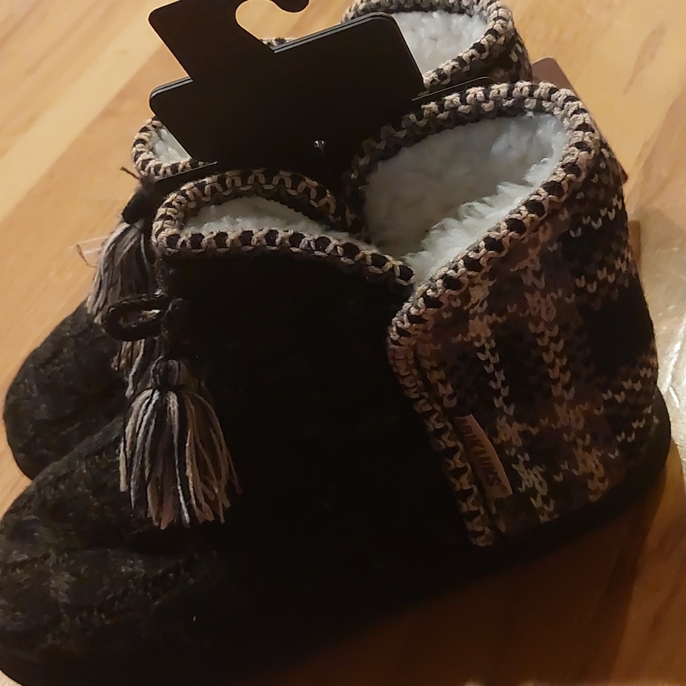 Muk Luks Slipper Booties - Picture 10 of 13